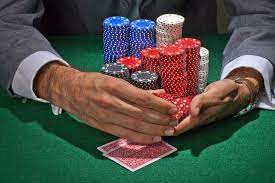 Cược thủ cần tìm hiểu chi tiết thông tin về cược Mini Poker tại Sunwin